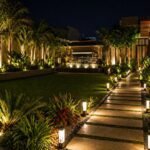 تنسيق حدائق الحساوى بإضاءة ليلية حديثة